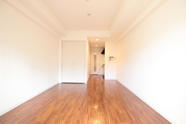 居室・リビング　同物件別号室