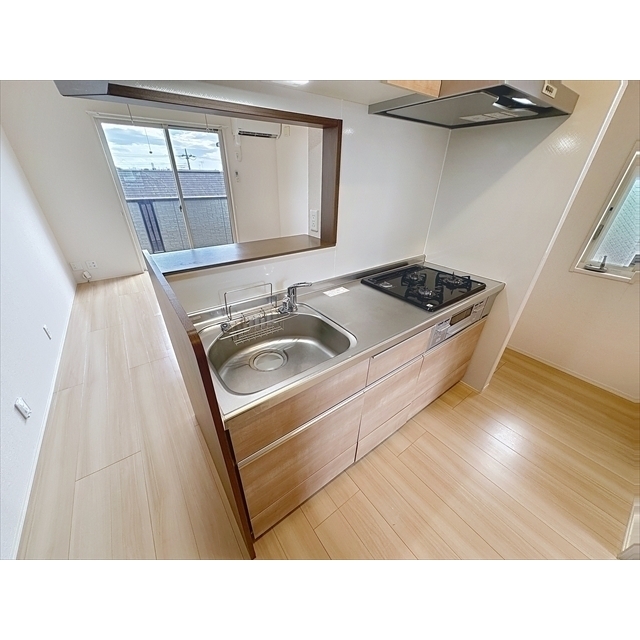 キッチン　綺麗な対面式システムキッチンです