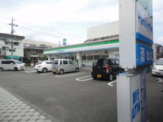 コンビニ　ファミリーマート北野駅前通り店（コンビニ）まで82m