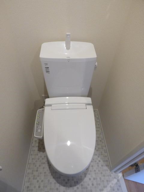 トイレ　綺麗な温水洗浄便座完備のトイレ♪（同建物別室の画像です）