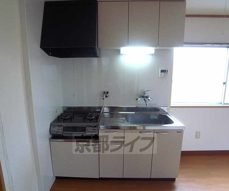 キッチン　二口ガスコンロついてます。