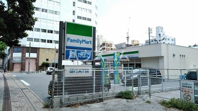 コンビニ　ファミリーマート那覇久茂地２丁目店（コンビニ）まで705m