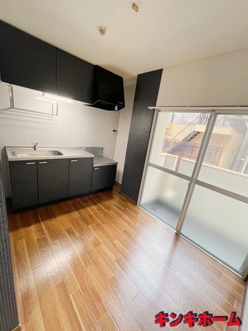 居室・リビング　写真は別号室。現況優先