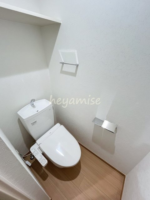 トイレ　写真は同型モデル