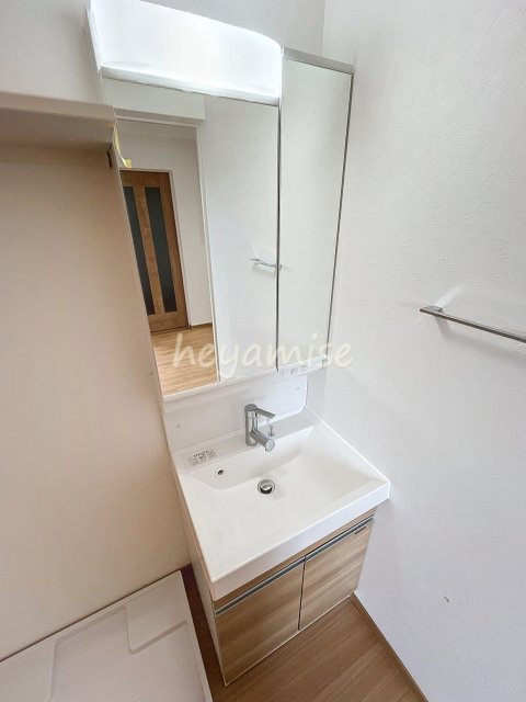 洗面設備　写真は同型モデル