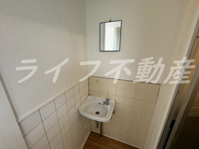 洗面設備　朝の支度にも助かる、独立の洗髪洗面化粧台