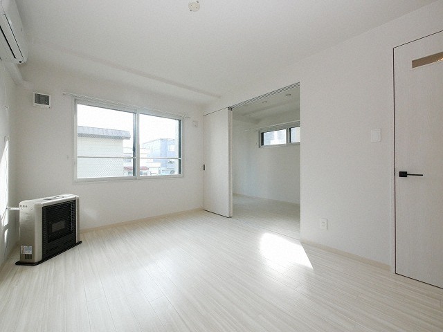 居室・リビング　☆白を基調とした明るい内装です☆