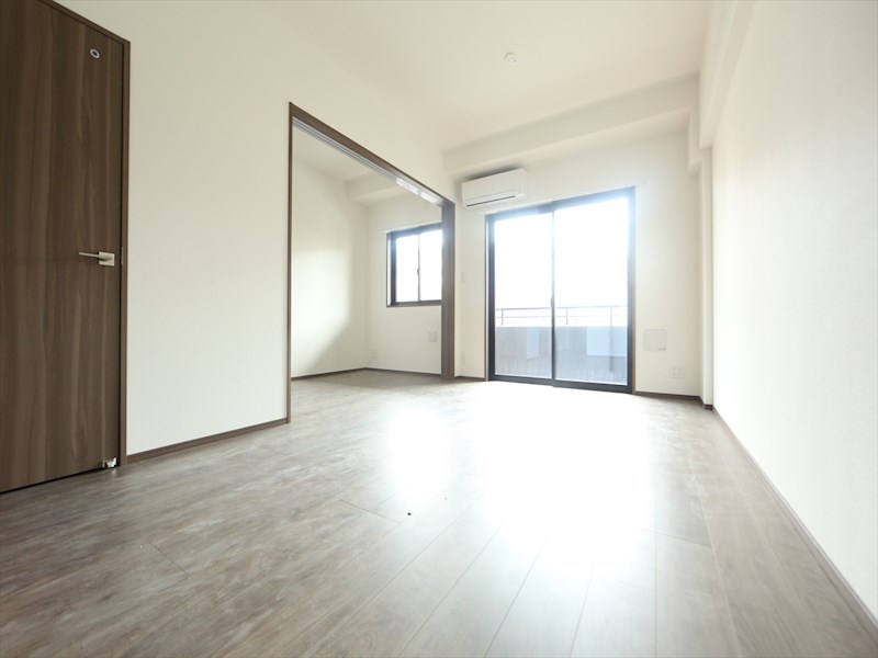 居室・リビング　ＬＤＫ11.9帖　洋室3.8帖　エアコン完備　バルコニー