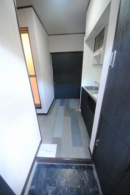 玄関　写真は２０１号室