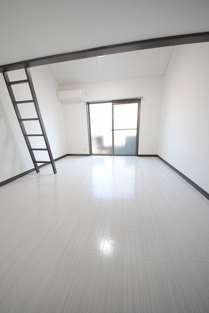 居室・リビング　写真は２０１号室