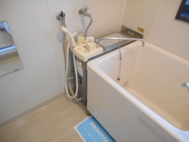 バス・シャワールーム　清潔感のあるバスルーム