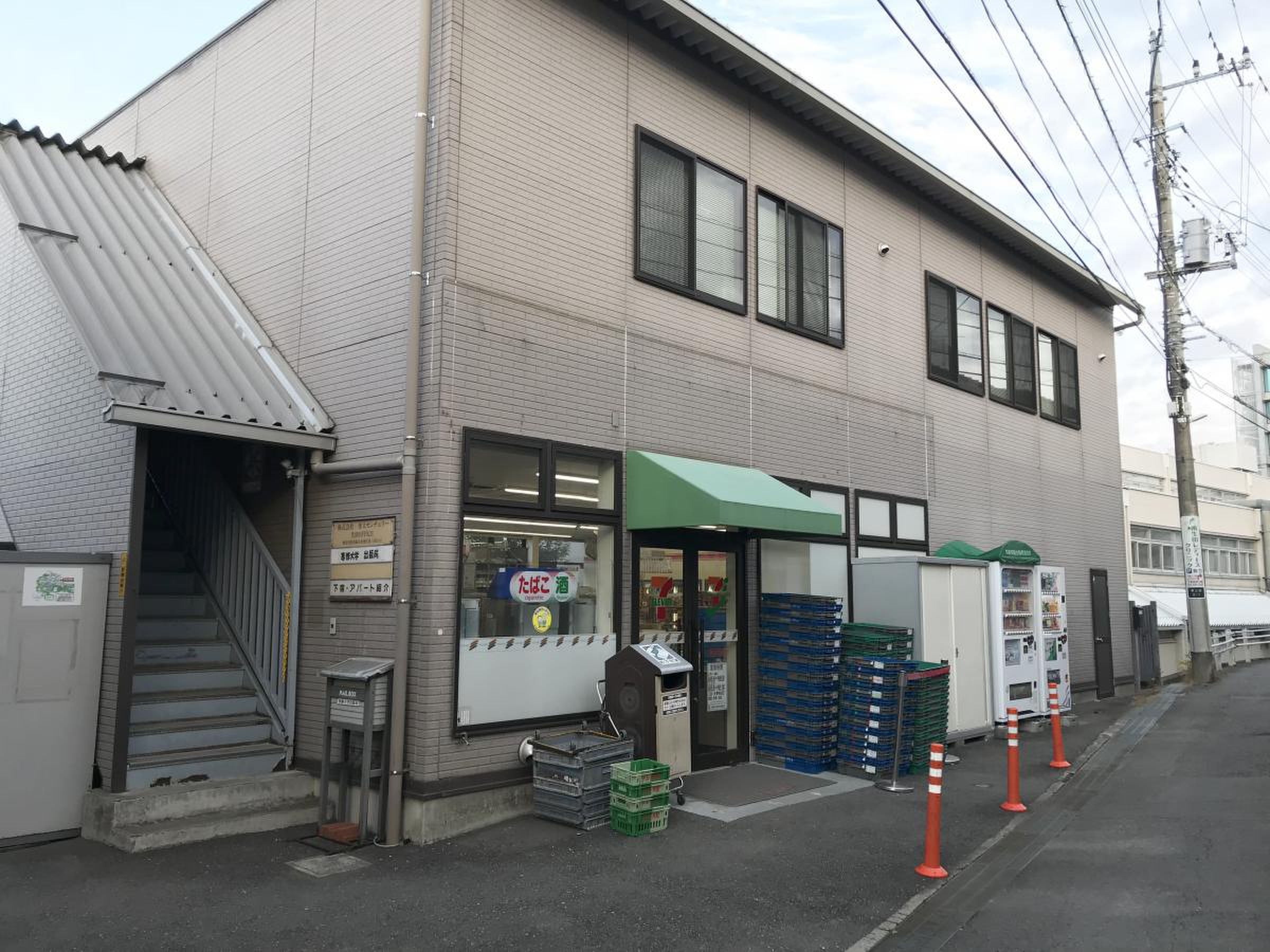コンビニ　セブンイレブン専修大学生田校舎店（コンビニ）まで581m