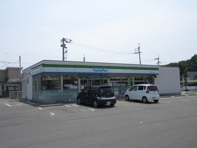 コンビニ　ファミリーマート（コンビニ）まで450m