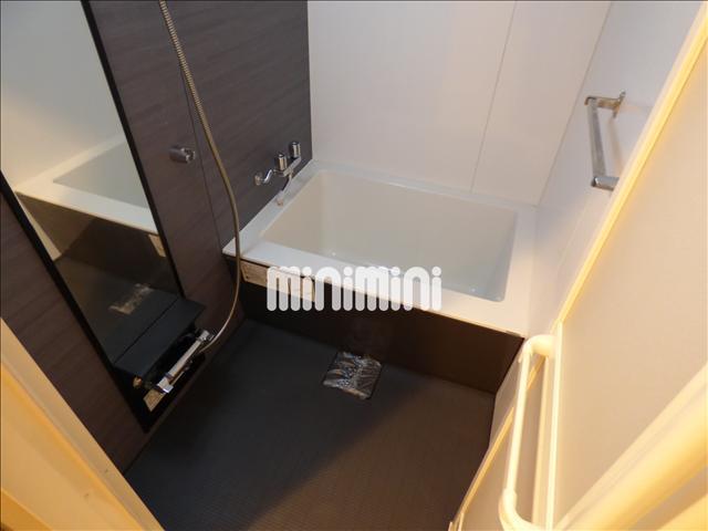 バス・シャワールーム　大きな鏡付き