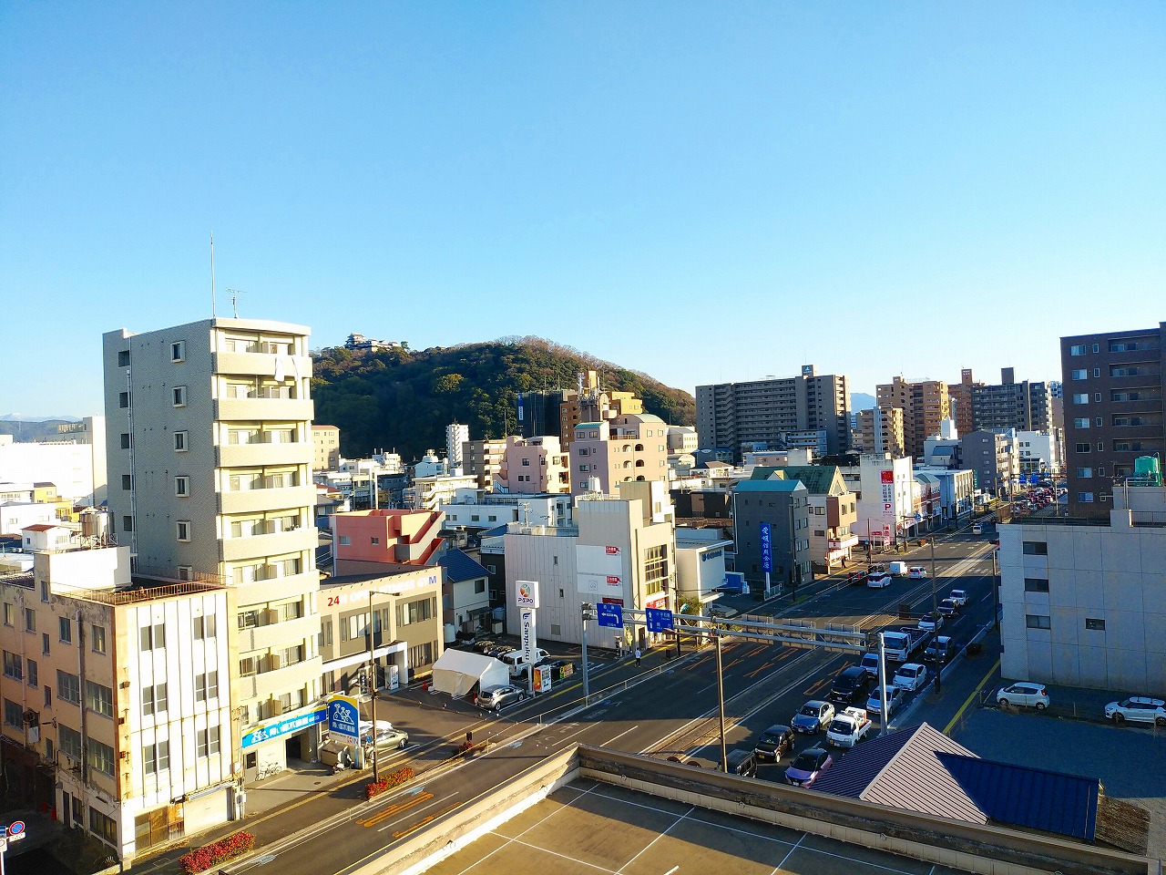 眺望　松山城天守写ってます。
