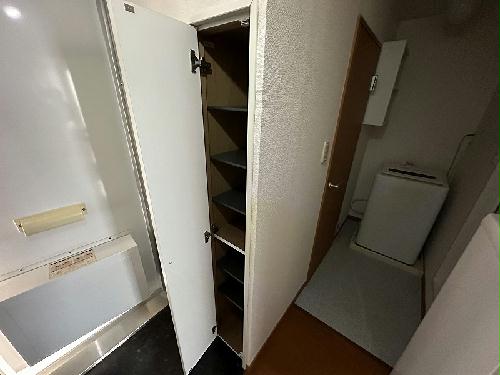 玄関　玄関横のシューズボックスです。