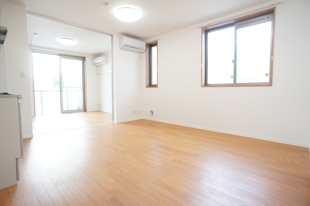 居室・リビング　採光と通風に優れた、開放感溢れるリビングダイニング♪