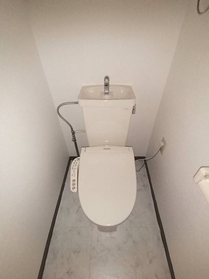 トイレ　別号室写真です