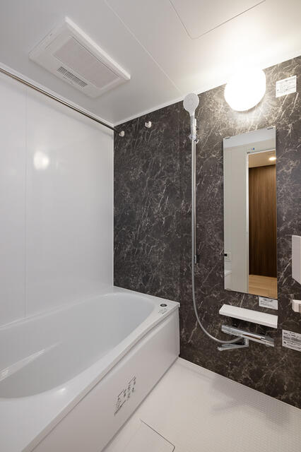 バス・シャワールーム　※写真は同タイプ住戸です。