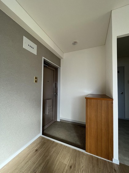 玄関　※別号室の写真です
