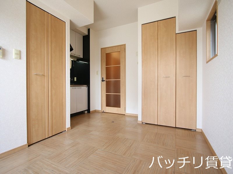 居室・リビング　別号室タイプの為、現状を優先いたします