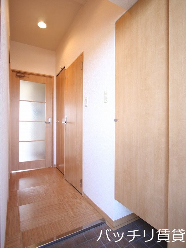 玄関　別号室タイプの為、現状を優先いたします