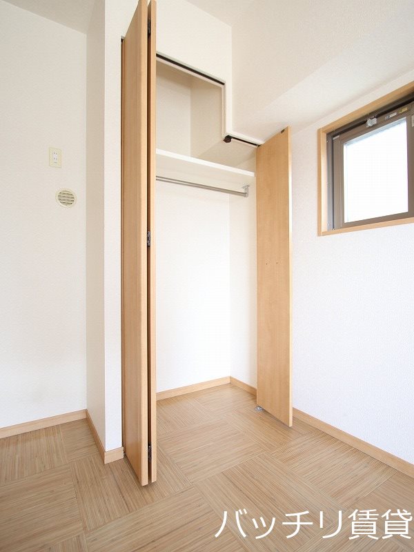 収納　別号室タイプの為、現状を優先いたします