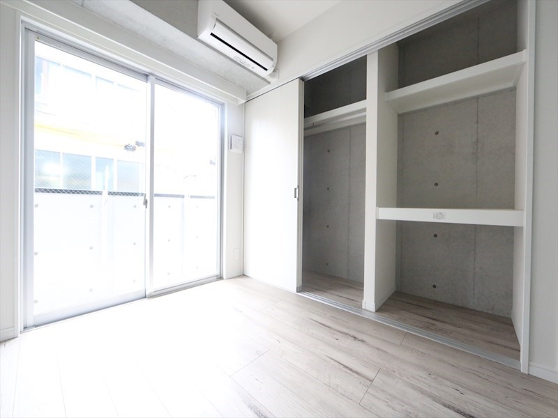 バルコニー　洋室4.1帖　エアコン完備　クローゼット付　バルコニー