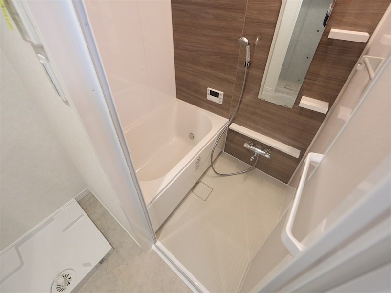 バス・シャワールーム　浴室暖房乾燥機付　追い焚き・オートバス機能付お風呂