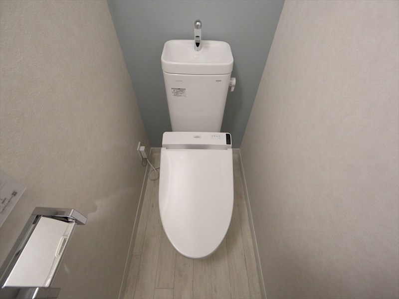 トイレ　温水洗浄暖房便座付トイレ