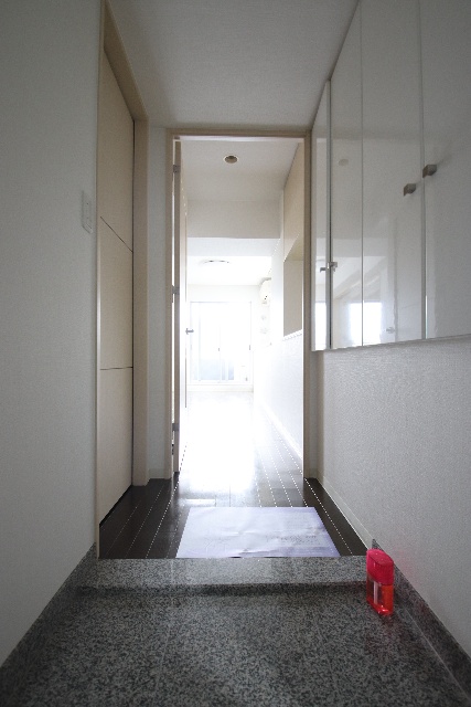 玄関　※別室の参考写真の為、現況優先です。