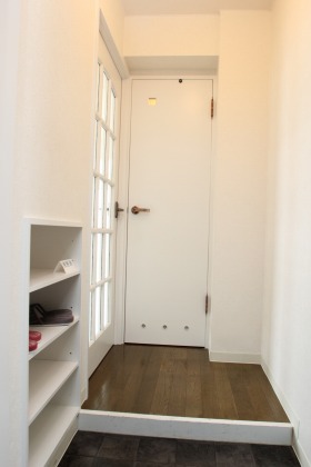 玄関　広々とした玄関です。