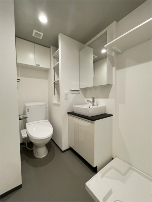 トイレ　落ち着いた色調のトイレです