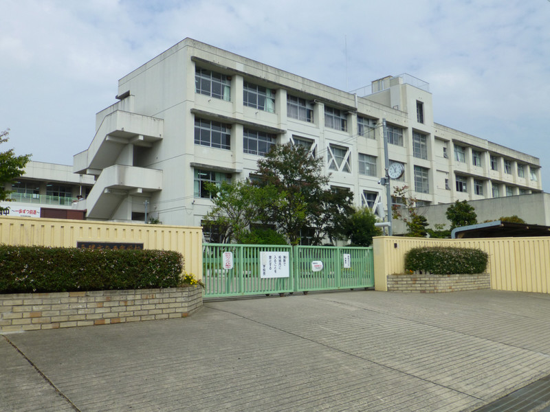 中学校　西中学校（中学校）まで639m