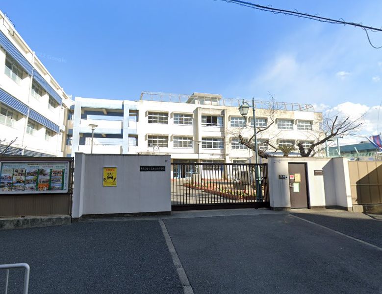 小学校　高井田西小学校（小学校）まで905m