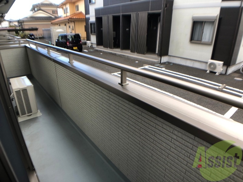 バルコニー　バルコニーはこちら。洗濯物も干せそうです。