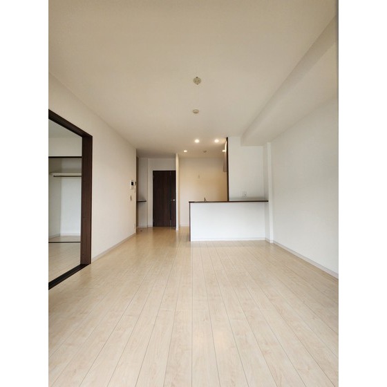 居室・リビング　※別部屋写真、現況優先