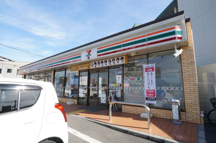 コンビニ　セブンイレブン　大和高田三倉堂南店（コンビニ）まで304m