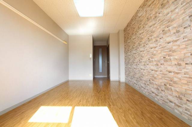 居室・リビング　※３０５号室内装写真参照