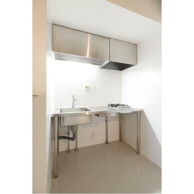 キッチン　同タイプの部屋の写真となります。