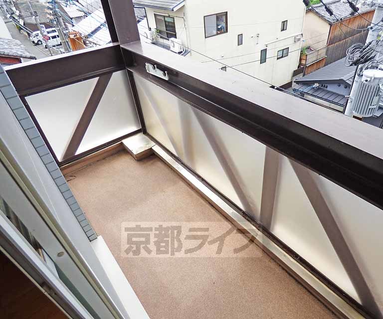 バルコニー　広々としたバルコニーです。