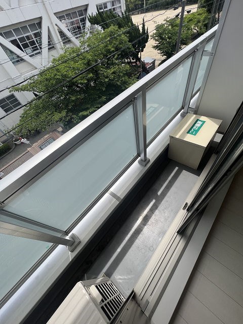 バルコニー　外からの目が気にならないバルコニーで洗濯物が干せます