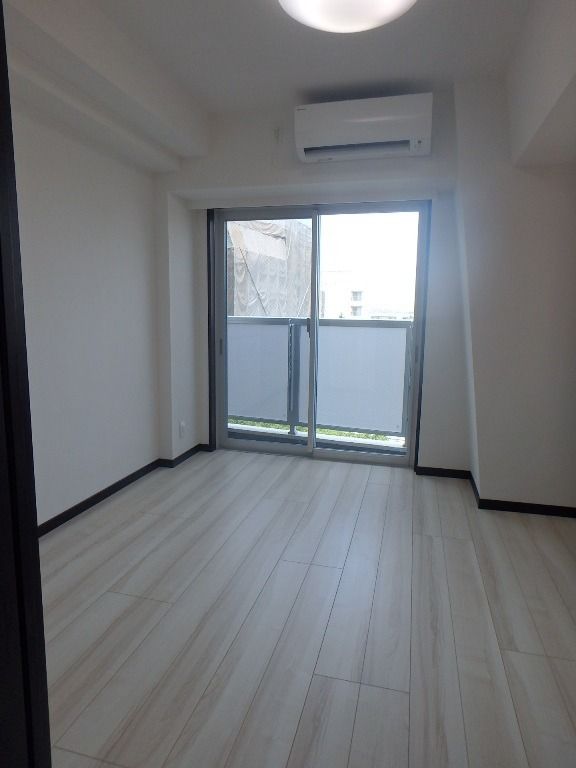 居室・リビング　☆明るい洋室☆