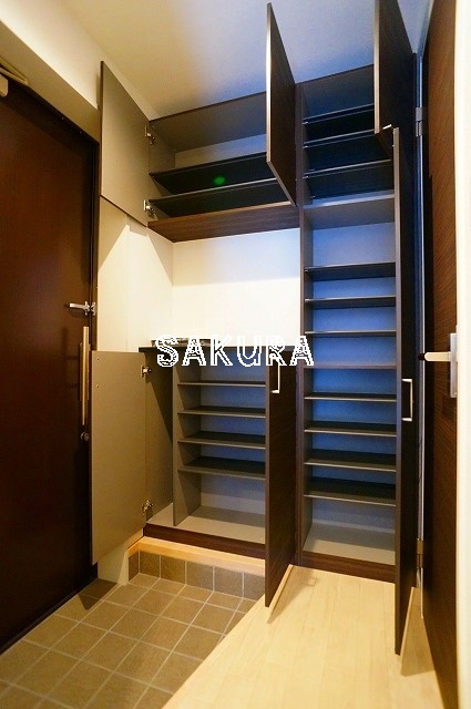 玄関　大容量のシューズボックスです♪