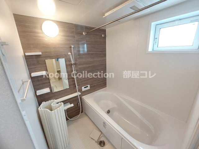 バス・シャワールーム　※同物件他部屋写真　反転・色違いの場合有　現状優先