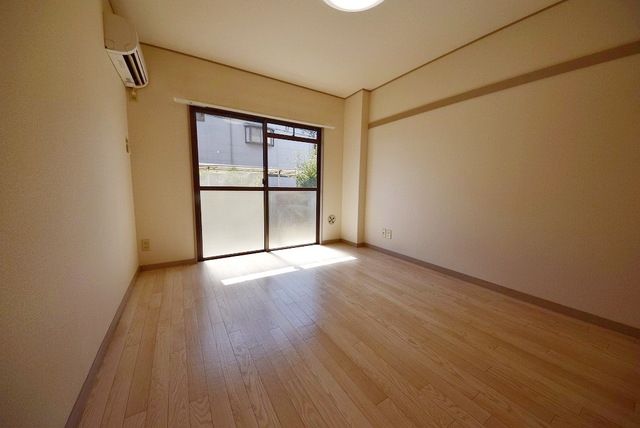 居室・リビング　★日当たりのいいお部屋です★
