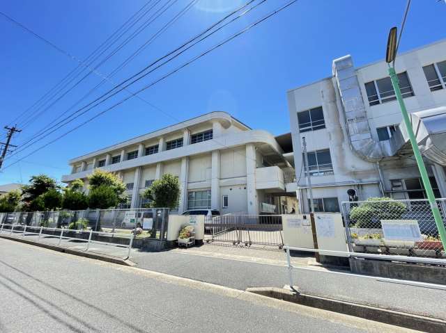 小学校　小碓小学校（小学校）まで752m