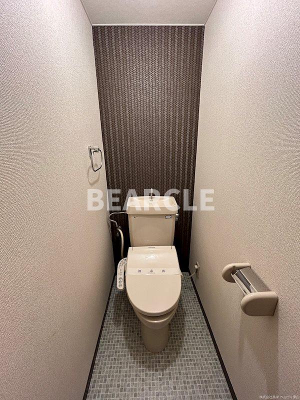 トイレ　落ち着いた色調のトイレです