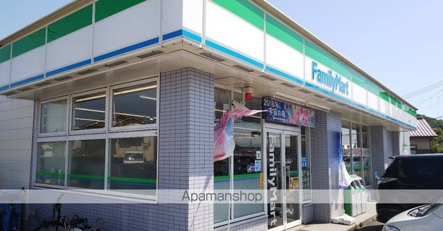 コンビニ　ＦａｍｉｌｙＭａｒｔ　大分津守店（コンビニ）まで700m