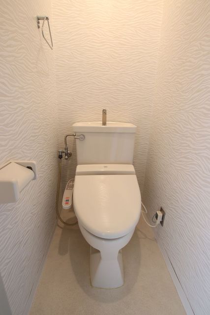 トイレ　温水洗浄便座